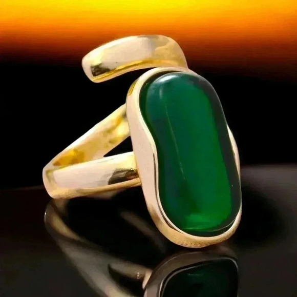 ๐๏ธVintage Style Emerald Colored Crystal Ring ๐ 18K Gold Plated Adjustable ๐ - Picture 7 of 17